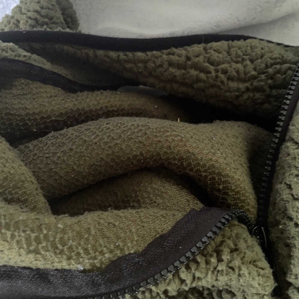 Fleece half zip size xxxl runs small. - Picture 3 of 3